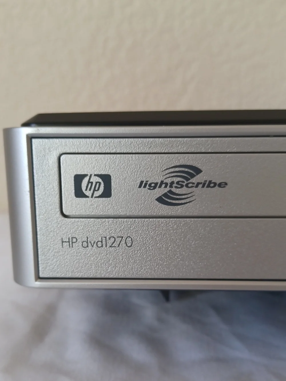 HP DVD/CD Writer External 24X Multiformat w/LightScribe dvd1270e & CD/DVD Bundle
